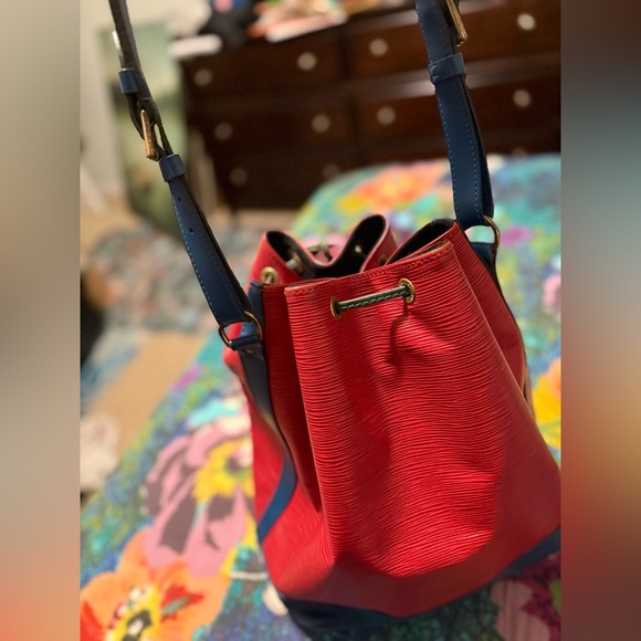 Louis Vuitton Red, Green, Blue and Blue Shoulder Bag - Picture 11 of 16
